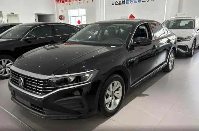 VOLKSWAGEN PASSAT 2023