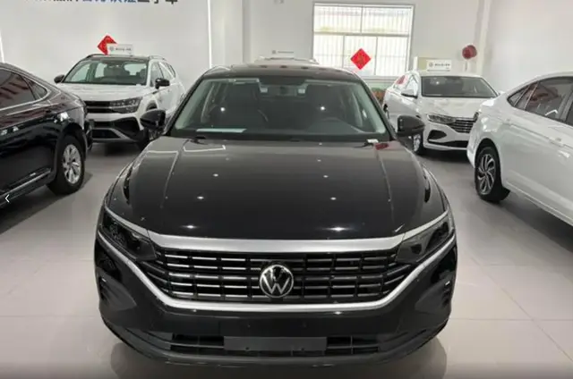 VOLKSWAGEN PASSAT 2023
