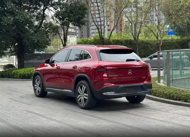 MERCEDES-BENZ EQA 2022