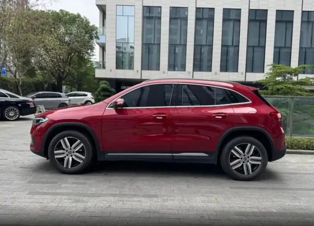 MERCEDES-BENZ EQA 2022