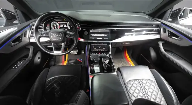 AUDI Q8 2021