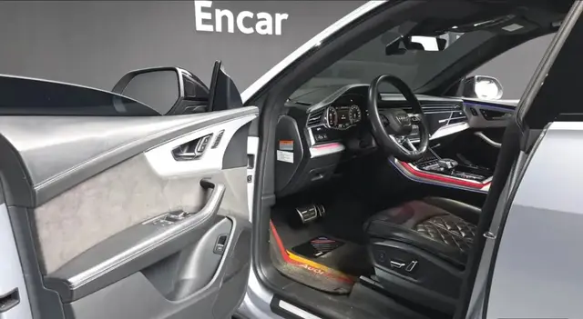 AUDI Q8 2021