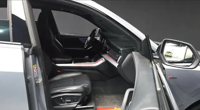 AUDI Q8 2021