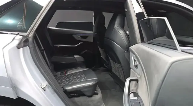 AUDI Q8 2021
