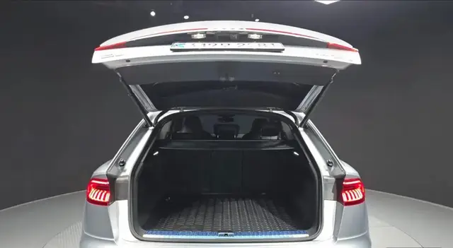 AUDI Q8 2021