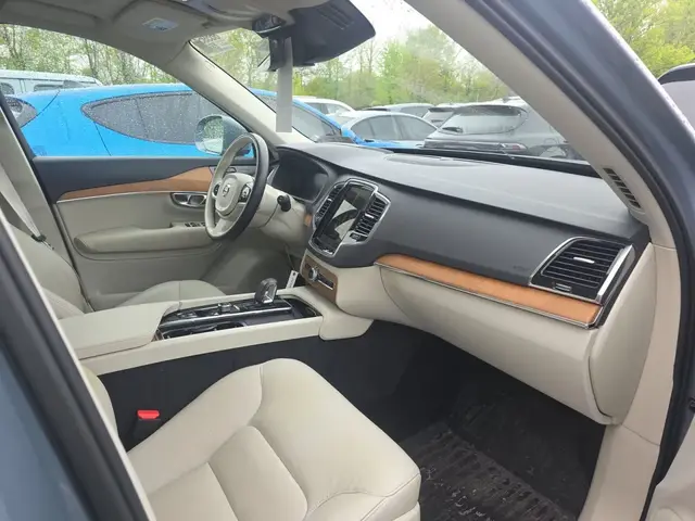 VOLVO XC90 RECHARGE PLUG-IN HYBRID 2022