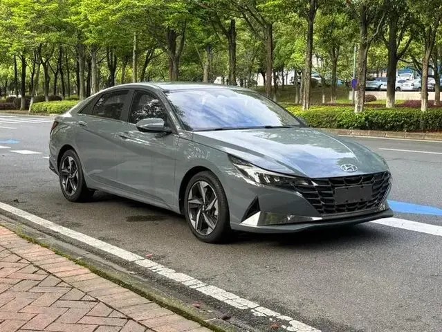 HYUNDAI ELANTRA LUX PREMIUM 2023