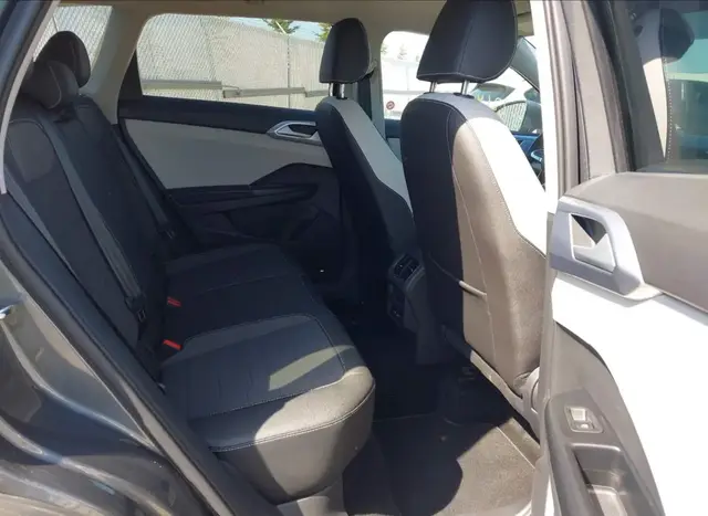 VOLKSWAGEN TAOS SE 2025