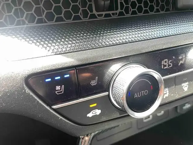 HONDA BREEZE PREMIUM 2023