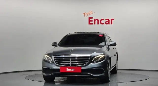 MERCEDES-BENZ W213 E220D 4MATIC 2019