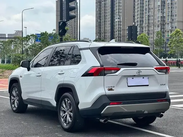 TOYOTA RAV 2023