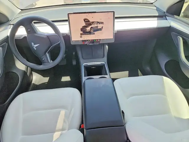 TESLA MODEL Y LONG RANGE 2023