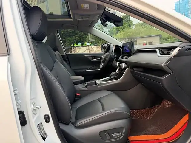 TOYOTA RAV 2023