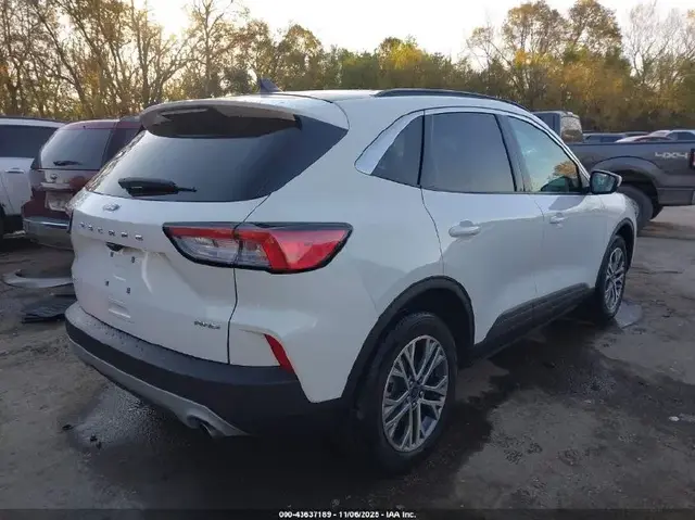 FORD ESCAPE SEL 2022