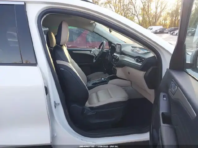 FORD ESCAPE SEL 2022