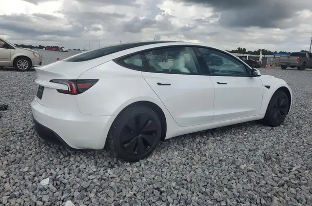 TESLA MODEL 3 2025