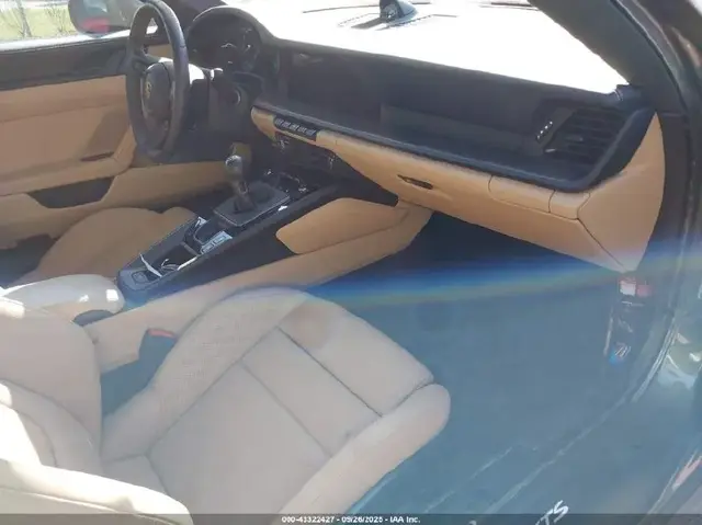 PORSCHE 911 GTS 2023