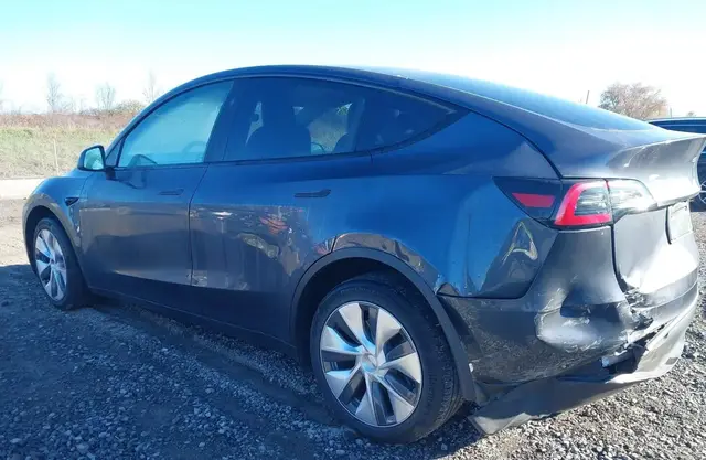 TESLA MODEL Y LONG RANGE 2023