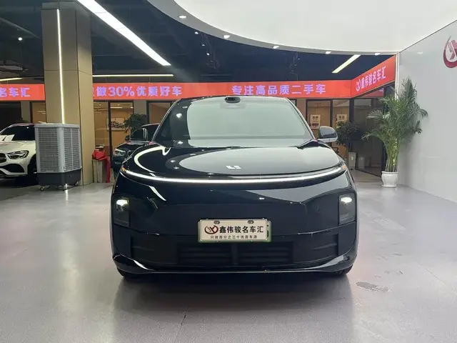 LI AUTO L6 2025