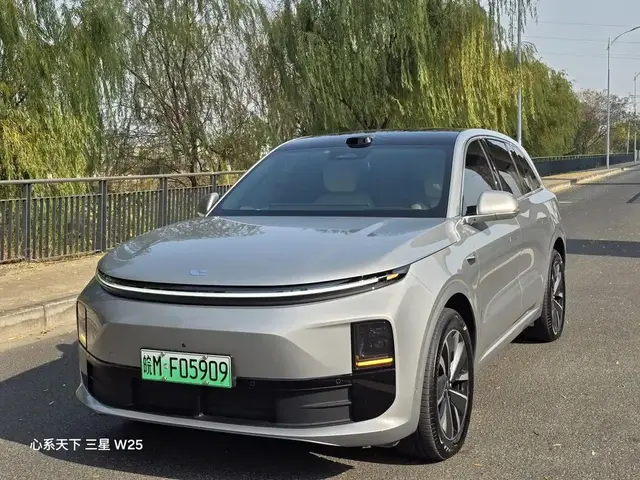 LI AUTO L6 2025