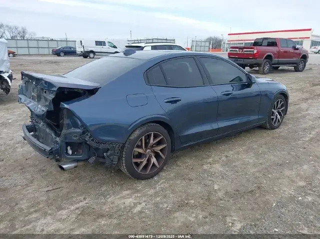 VOLVO S60 T6 MOMENTUM 2020