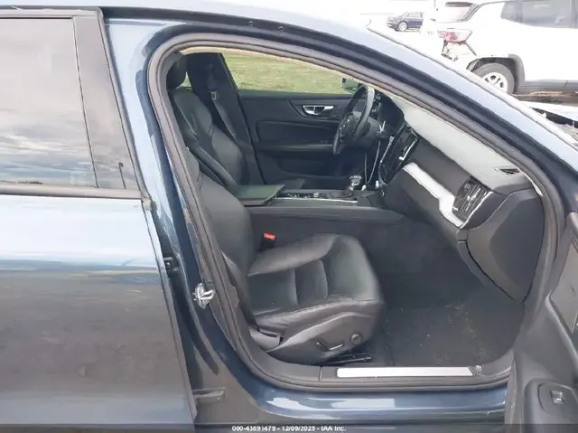 VOLVO S60 T6 MOMENTUM 2020