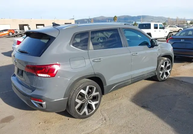 VOLKSWAGEN TAOS 2022