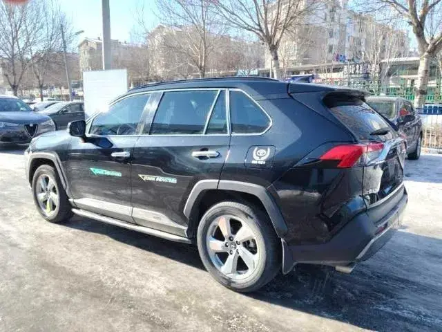 TOYOTA RAV4 2021
