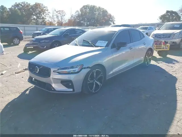 VOLVO S60 B5 DARK THEME 2024