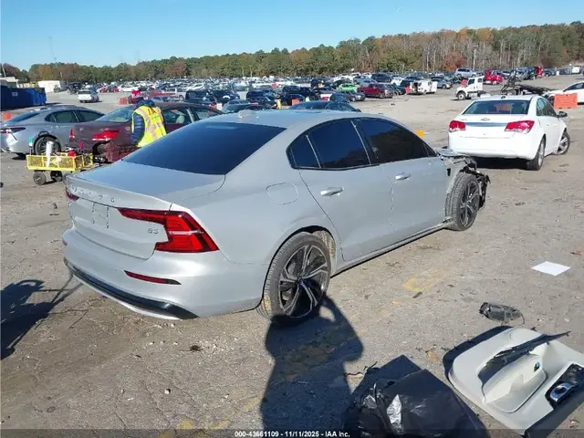 VOLVO S60 B5 DARK THEME 2024