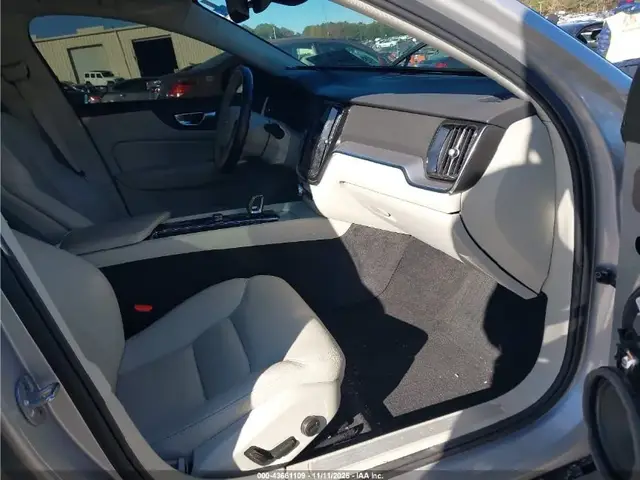 VOLVO S60 B5 DARK THEME 2024