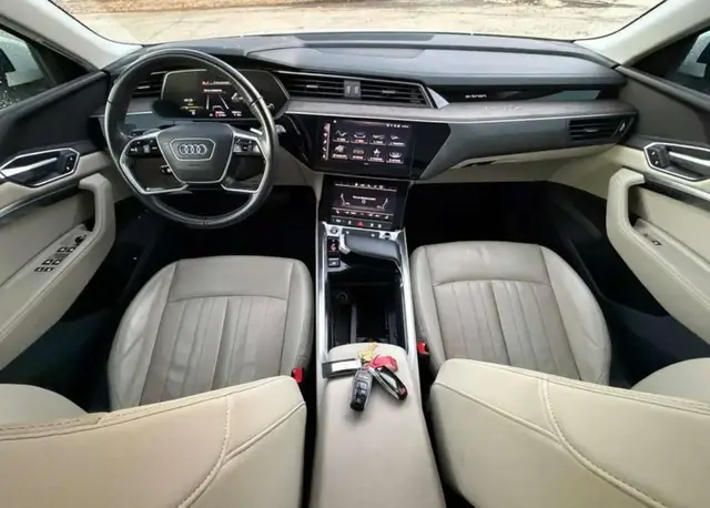 AUDI E-TRON PREMIUM 2021