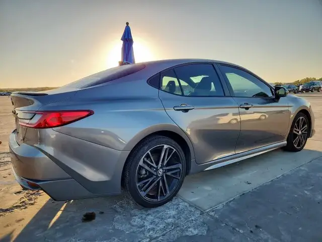 TOYOTA CAMRY XSE HYBRID 2025