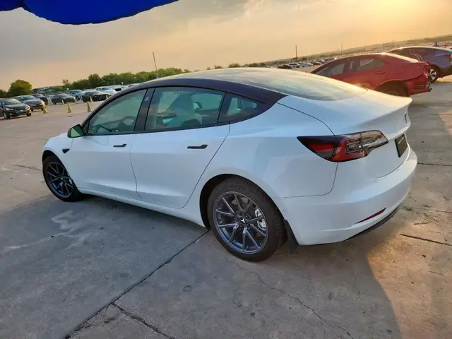 TESLA MODEL 3 2022