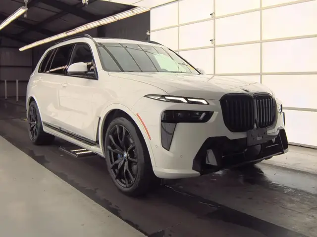 BMW X7 SPORTS ACTIVITY VEHICLE 2023