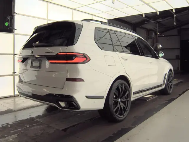 BMW X7 SPORTS ACTIVITY VEHICLE 2023