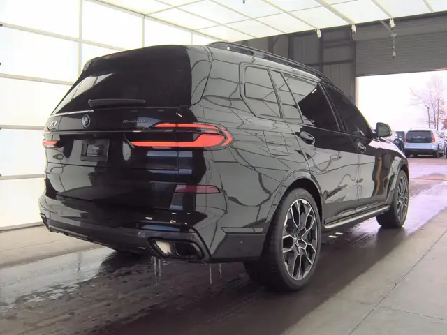 BMW X7 SPORTS ACTIVITY VEHICLE 2023