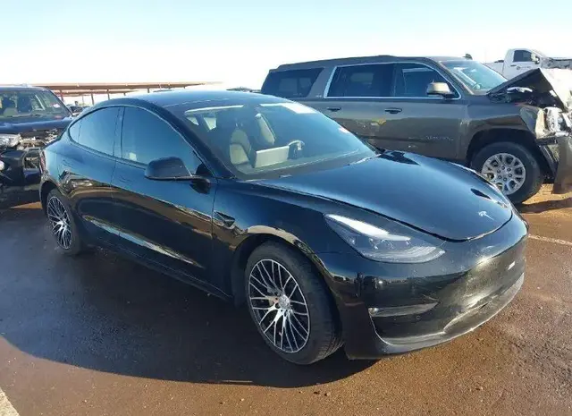 TESLA MODEL 3 2022
