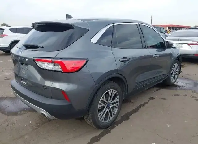 FORD ESCAPE SEL 2022
