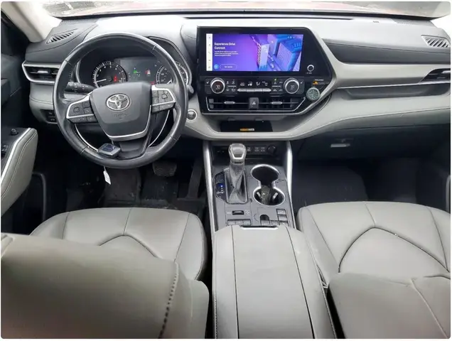 TOYOTA HIGHLANDER LE 2024