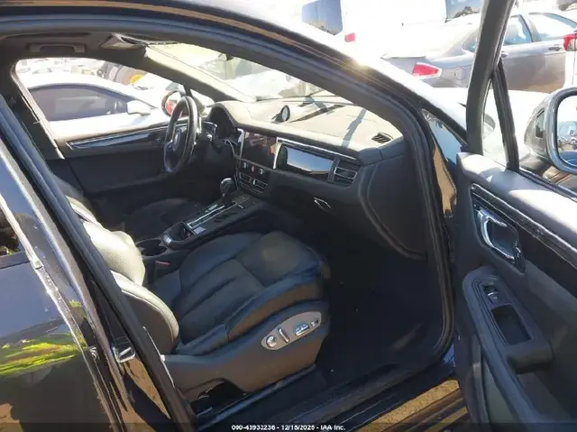 PORSCHE MACAN T 2023