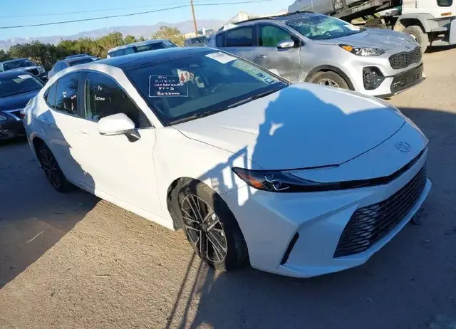 TOYOTA CAMRY XLE 2025