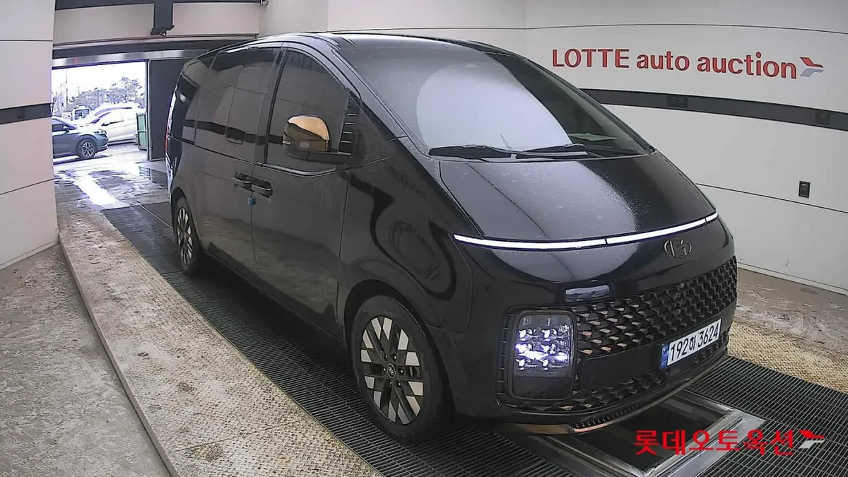 HYUNDAI STARIA LONUGE 4WD 9 2026