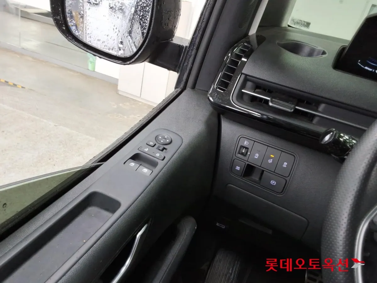 HYUNDAI STARIA LONUGE 4WD 9 2026