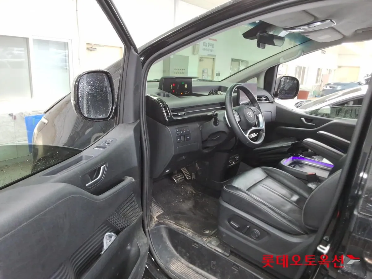 HYUNDAI STARIA LONUGE 4WD 9 2026