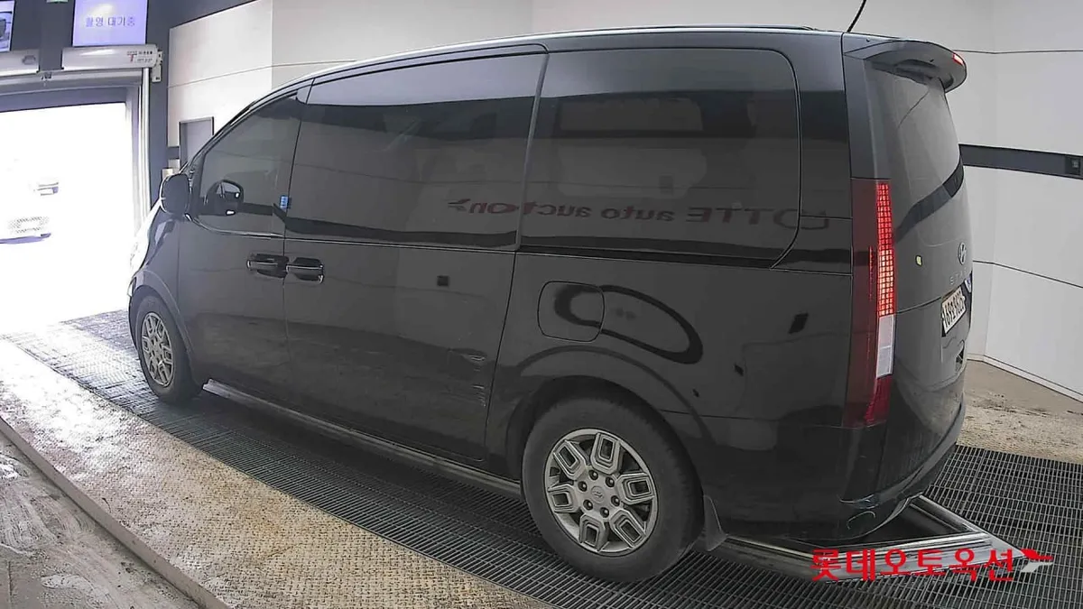 HYUNDAI STARIA TOURER 9 2026