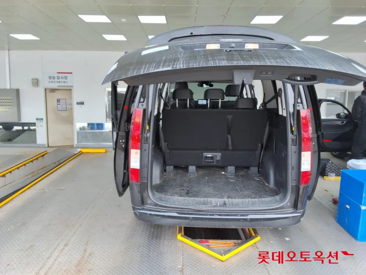 HYUNDAI STARIA TOURER 9 2026