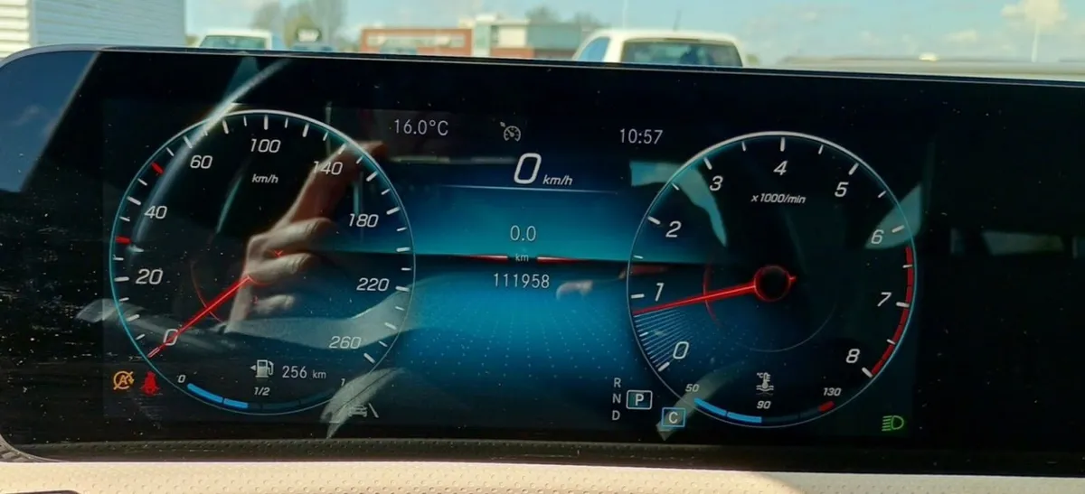 MERCEDES-BENZ CLA 200 LUXURY 2021