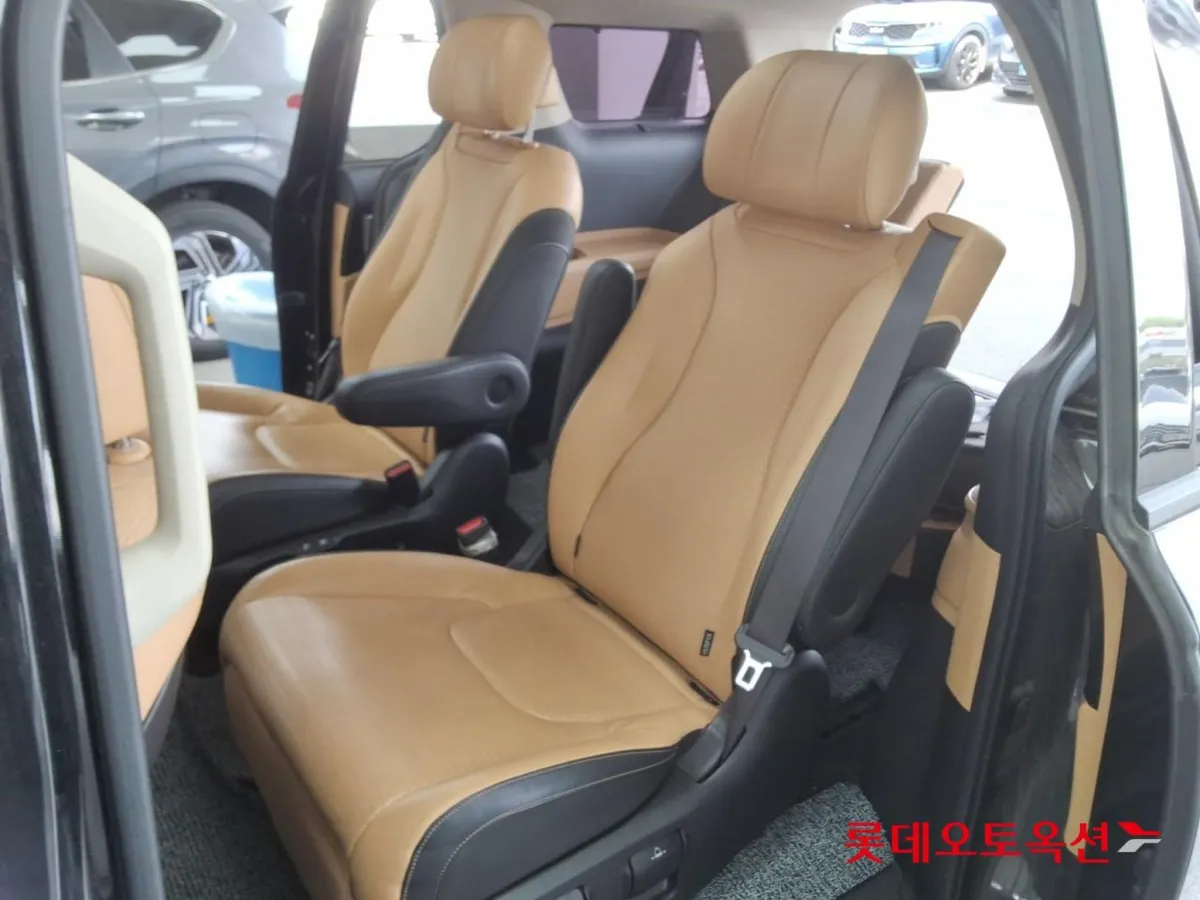 KIA CARNIVAL SIGNATURE 7 2021