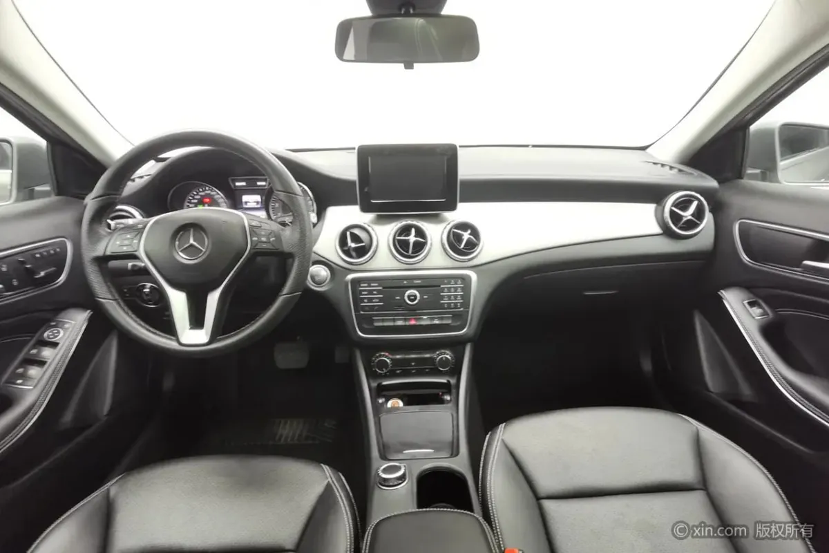 MERCEDES-BENZ GLA 200 FASHION EDITION 2016